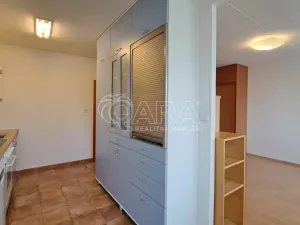 Pronájem bytu 3+1, Praha - Kobylisy, Pohnertova, 70 m2