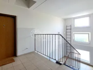 Pronájem bytu 3+1, Praha - Kobylisy, Pohnertova, 70 m2