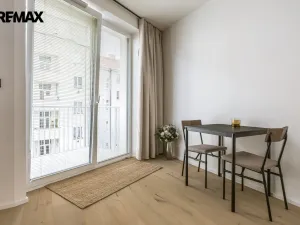 Pronájem bytu 1+kk, Praha - Vršovice, Krymská, 26 m2
