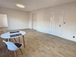 Prodej bytu 2+kk, Náměšť nad Oslavou, Mjr. Šandery, 65 m2