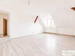 Prodej ubytování, Šluknov, nám. Míru, 330 m2