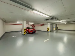 Pronájem garážového stání, Praha - Vinohrady, Rubešova, 15 m2