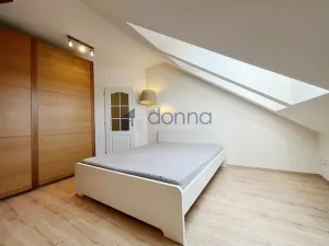 Pronájem bytu 4+kk, Praha, Pod Kavalírkou, 100 m2