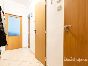 Pronájem bytu 2+1, Praha - Záběhlice, Struhařovská, 55 m2