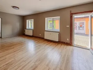 Pronájem obchodního prostoru, Říčany, Masarykovo nám., 39 m2