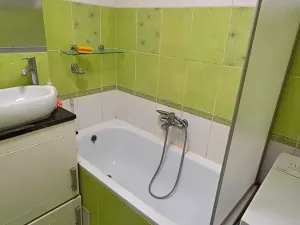 Prodej bytu 2+kk, Praha - Kobylisy, Třebenická, 39 m2