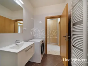 Prodej bytu 1+kk, Praha - Horní Měcholupy, Modenská, 70 m2