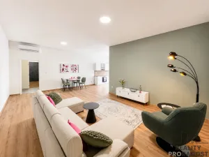 Prodej bytu 3+kk, Třebíč - Vnitřní Město, Karlovo nám., 123 m2