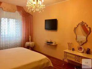 Pronájem bytu 1+1, Karlovy Vary, nábřeží Jana Palacha, 47 m2