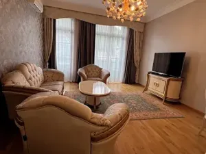 Prodej bytu 4+1, Karlovy Vary, Divadelní náměstí, 145 m2