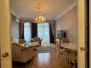 Prodej bytu 4+1, Karlovy Vary, Divadelní náměstí, 145 m2