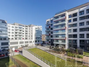 Pronájem bytu 1+kk, Praha - Hloubětín, Laponská, 34 m2