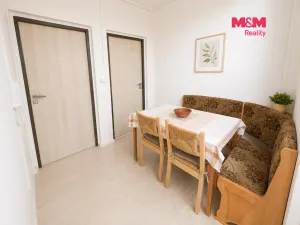 Prodej bytu 2+1, Karlovy Vary - Doubí, Jahodová, 65 m2