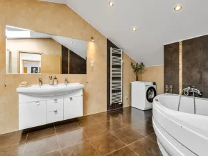 Prodej bytu 3+kk, Šestajovice, Komenského, 116 m2