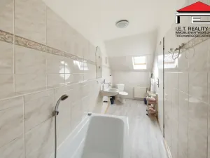 Prodej činžovního domu, Rynholec, nám. 1. máje, 561 m2