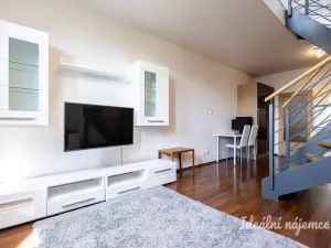 Pronájem bytu 2+kk, Praha - Kbely, Pod Nouzovem, 57 m2