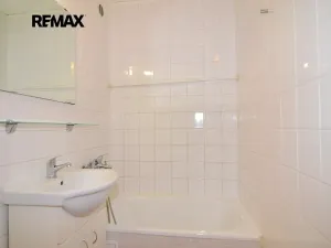 Pronájem bytu 1+kk, Praha - Modřany, Semická, 29 m2