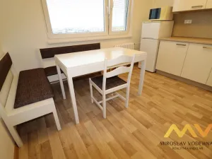 Pronájem bytu 2+kk, Hradec Králové - Nový Hradec Králové, třída Edvarda Beneše, 42 m2