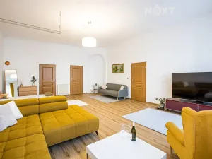 Pronájem bytu 2+1, Jindřichův Hradec, nám. Míru, 100 m2