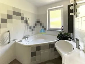 Prodej rodinného domu, Libá, 190 m2