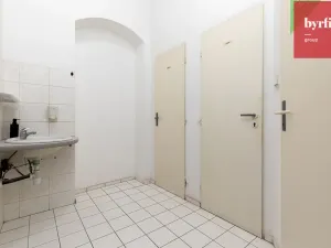 Pronájem obchodního prostoru, Opava, Dolní náměstí, 27 m2