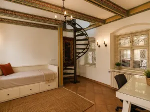 Pronájem bytu 3+1, Praha - Malá Strana, Všehrdova, 80 m2