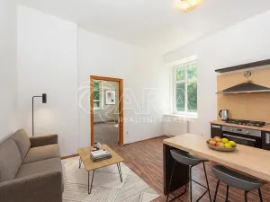 Prodej bytu 2+1, Hostinné, K. Čapka, 52 m2