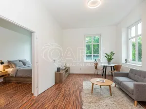 Prodej bytu 2+1, Hostinné, K. Čapka, 52 m2