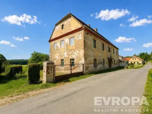 Prodej komerční nemovitosti, Uzeničky - Černívsko, 631 m2