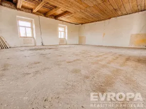 Prodej komerční nemovitosti, Uzeničky - Černívsko, 631 m2