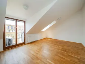 Pronájem bytu 4+1, Praha - Smíchov, Štefánikova, 147 m2