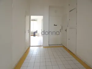 Pronájem bytu 1+1, Praha, Šrobárova, 42 m2
