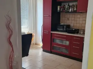 Pronájem bytu 2+1, Praha - Kobylisy, Famfulíkova, 60 m2