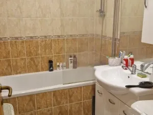 Pronájem bytu 2+1, Praha - Kobylisy, Famfulíkova, 60 m2