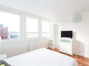 Pronájem bytu 2+kk, Praha - Karlín, Molákova, 42 m2