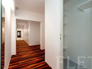 Pronájem bytu 2+kk, Praha - Karlín, Molákova, 42 m2