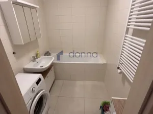 Pronájem bytu 1+kk, Praha, U Hostavického potoka, 36 m2