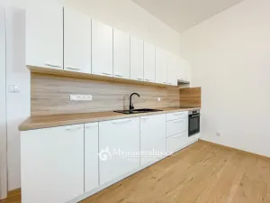 Pronájem bytu 2+kk, Znojmo, Mariánské náměstí, 60 m2