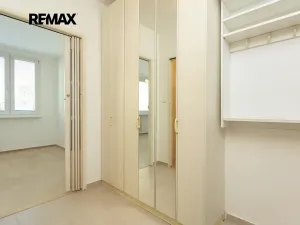 Pronájem bytu 1+1, Praha - Kobylisy, Jelínkova, 33 m2