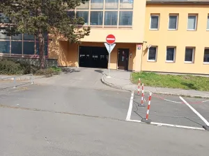 Pronájem garážového stání, Praha, Lovosická, 18 m2