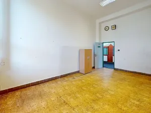 Pronájem kanceláře, Hradec Králové, Akademika Bedrny, 110 m2