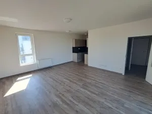 Pronájem bytu 1+kk, Praha - Hloubětín, Za černým mostem, 42 m2