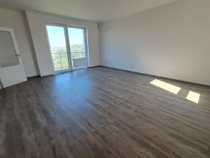 Pronájem bytu 1+kk, Praha - Hloubětín, Za černým mostem, 42 m2