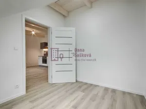 Pronájem bytu 2+kk, Jindřichův Hradec - Jindřichův Hradec I, nám. Míru, 49 m2