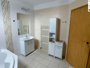 Pronájem bytu 3+1, Cheb - Skalka, Komorní Dvůr, 100 m2