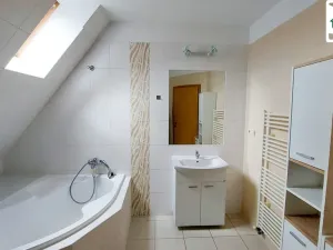 Pronájem bytu 3+1, Cheb - Skalka, Komorní Dvůr, 100 m2
