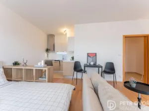 Prodej bytu 1+kk, Praha - Hloubětín, Nademlejnská, 38 m2
