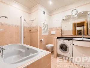 Prodej bytu 3+1, Praha - Hlubočepy, Voskovcova, 77 m2