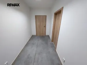 Pronájem obchodního prostoru, Slavkov u Brna, 200 m2