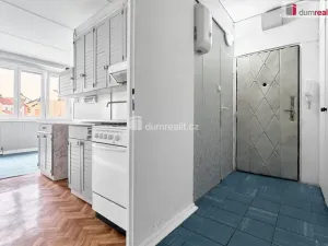 Prodej bytu 2+1, Karlovy Vary - Dvory, Chebská, 62 m2